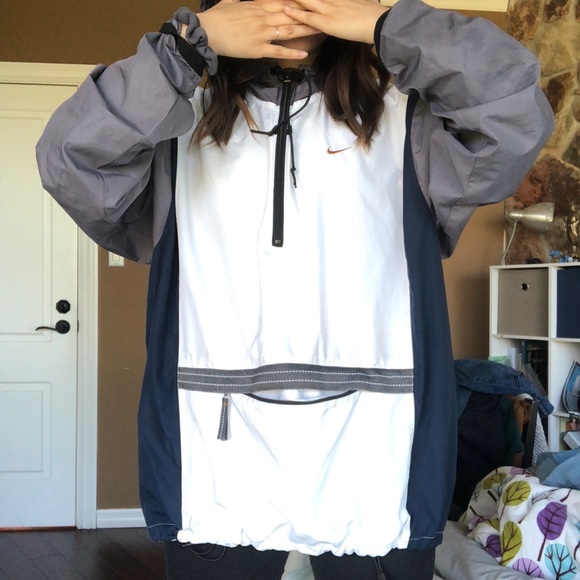 SOLD-Vintage Nike Windbreaker - Picture 4 of 7